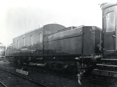 804537 Afbeelding van de fabrieksnieuwe stoomverwarmingswagen nr. 158 955 van de N.S.op het terrein van Werkspoor te Zuilen.